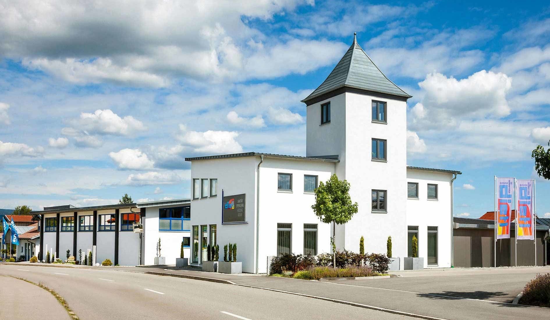 Header_Sanitär Dietl Firmengebäude in Mitterfels