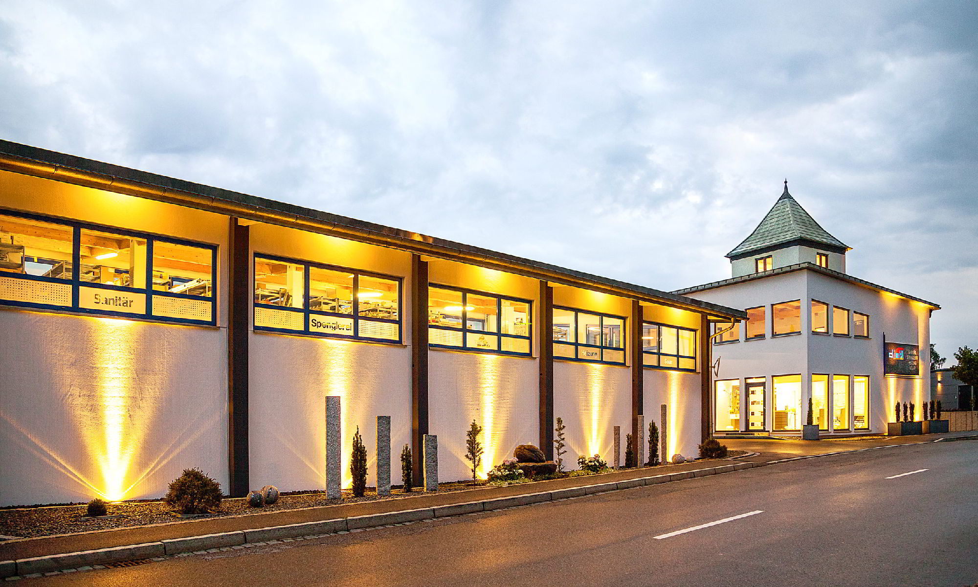 Bildabschnitt 2_Aussenansicht Firmengebäude Sanitär Dietl